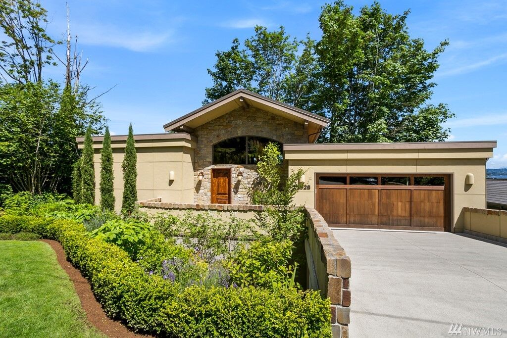 Property Photo: 11928 Lakeside Place NE WA 98125