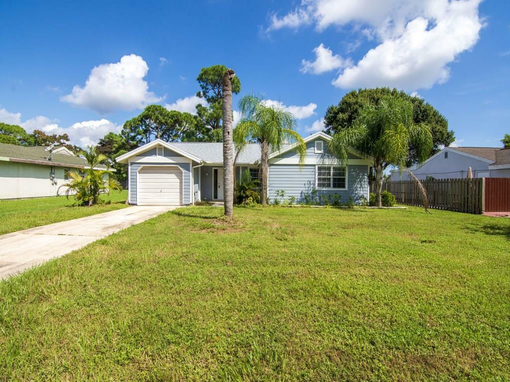 Property Photo:  1092 25th Street SW  FL 32962 