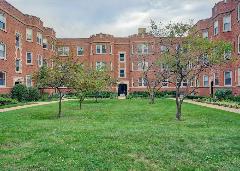 Property Photo: 2257 Ridge Avenue 2A IL 60201