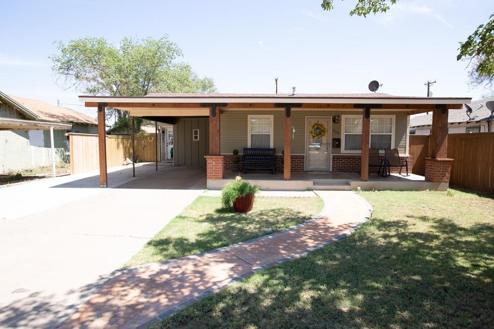 Property Photo:  920 S 10th Street  TX 79364 