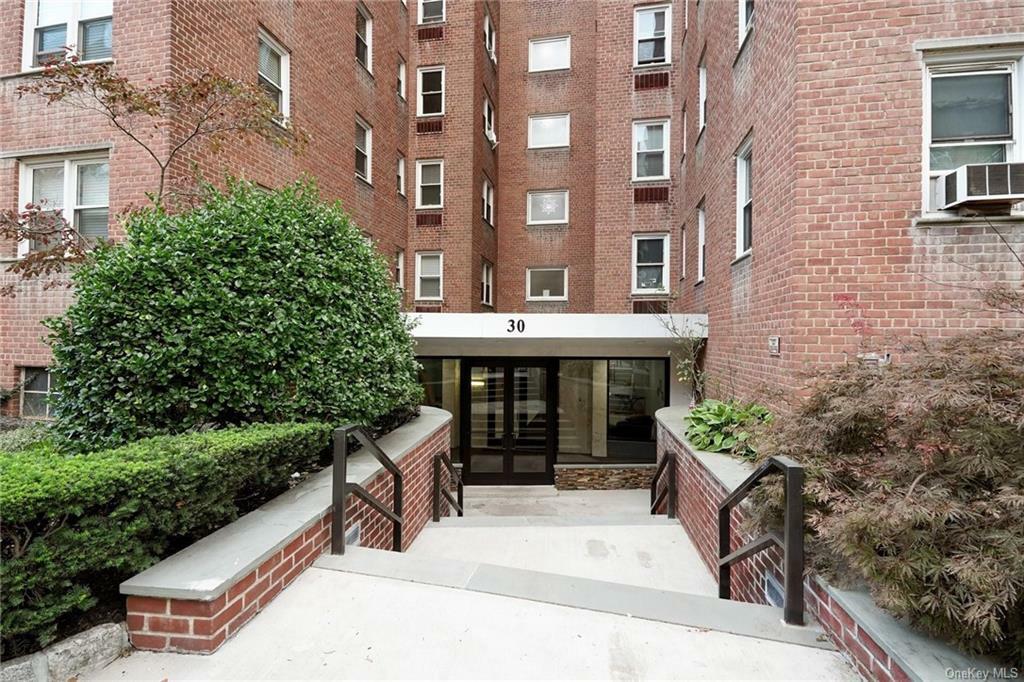 Property Photo:  30 E Hartsdale Avenue 2C  NY 10530 