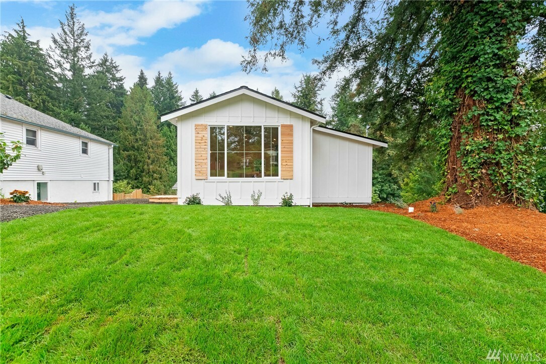 Property Photo:  106 Dora Ave  WA 98312 