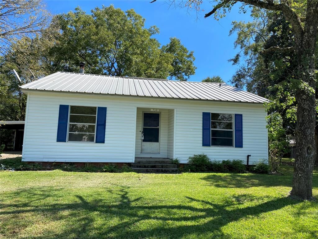 Property Photo:  316 N Devine Avenue  TX 75845 