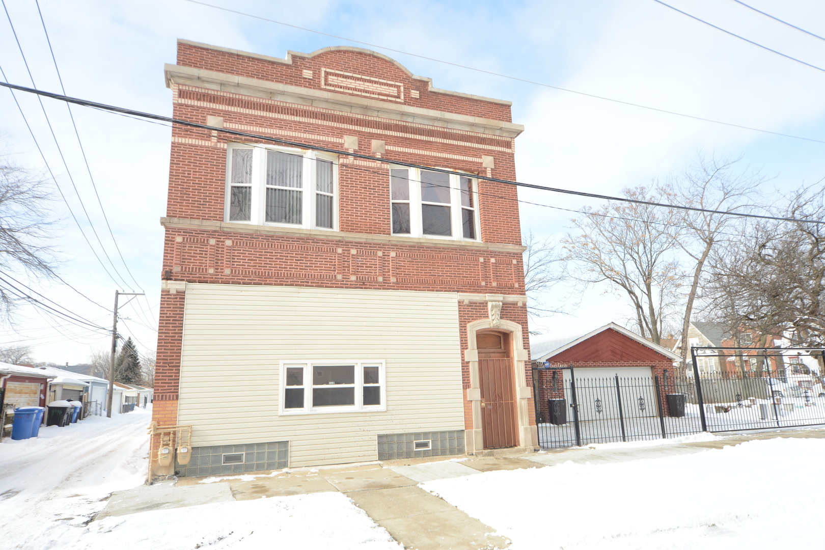 Property Photo: 916 N Kildare Avenue 1 IL 60651