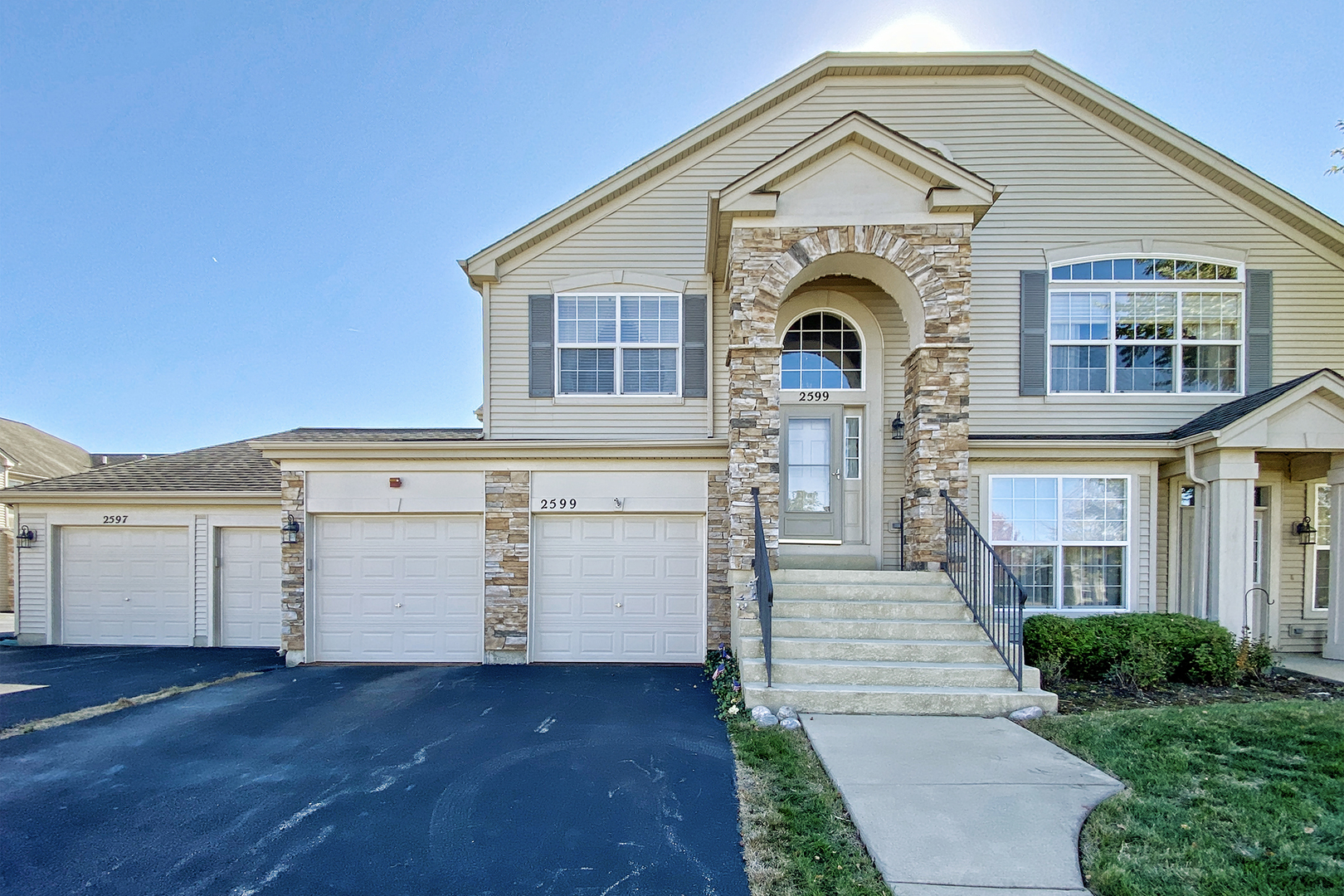 Property Photo:  2599 Oak Drive 2599  IL 60118 