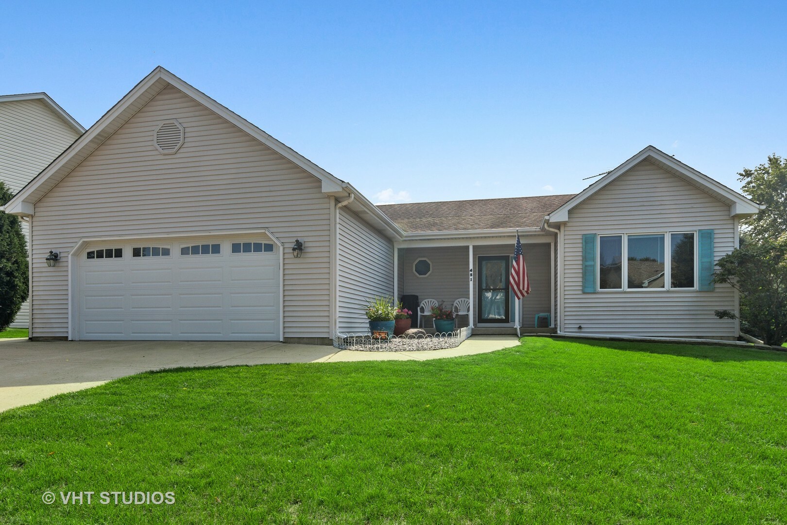 Property Photo:  451 Erickson Court  IL 60119 