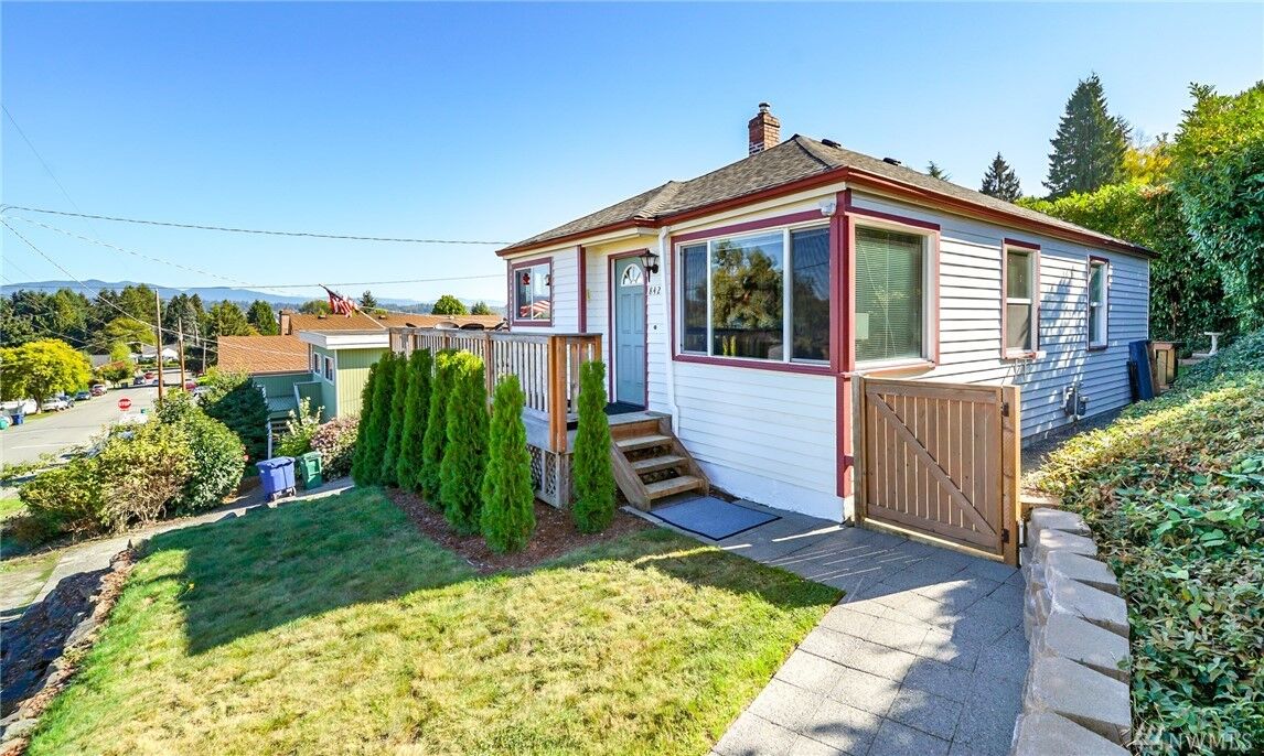 Property Photo:  8425 S 121st St.  WA 98178 