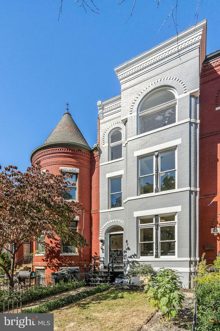 Property Photo:  1214 East Capitol Street NE  DC 20002 