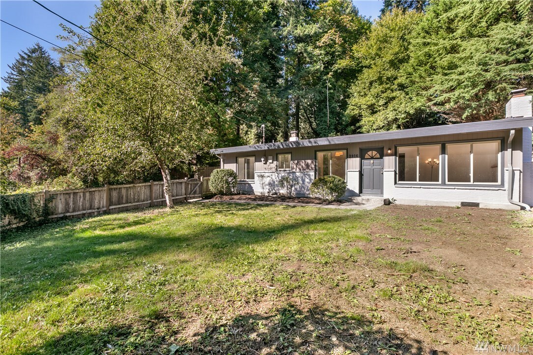 Property Photo:  2916 NE 182nd St  WA 98155 