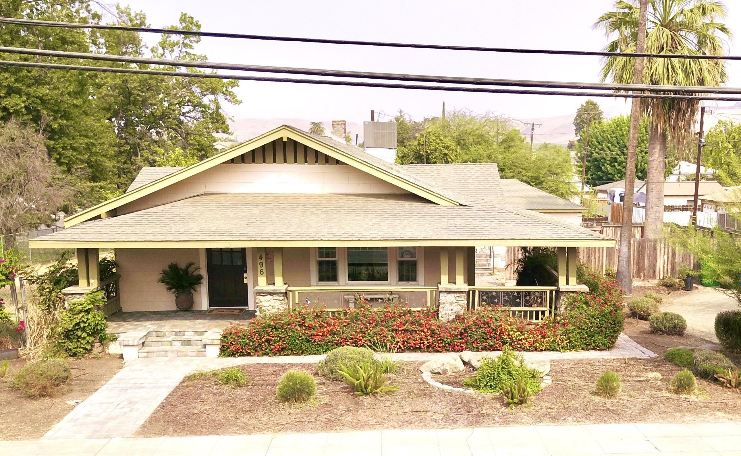 Property Photo:  496 E Putnam Avenue  CA 93257 