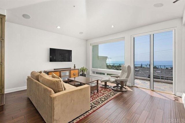 Property Photo:  2324 Oxford Ave  CA 92007 