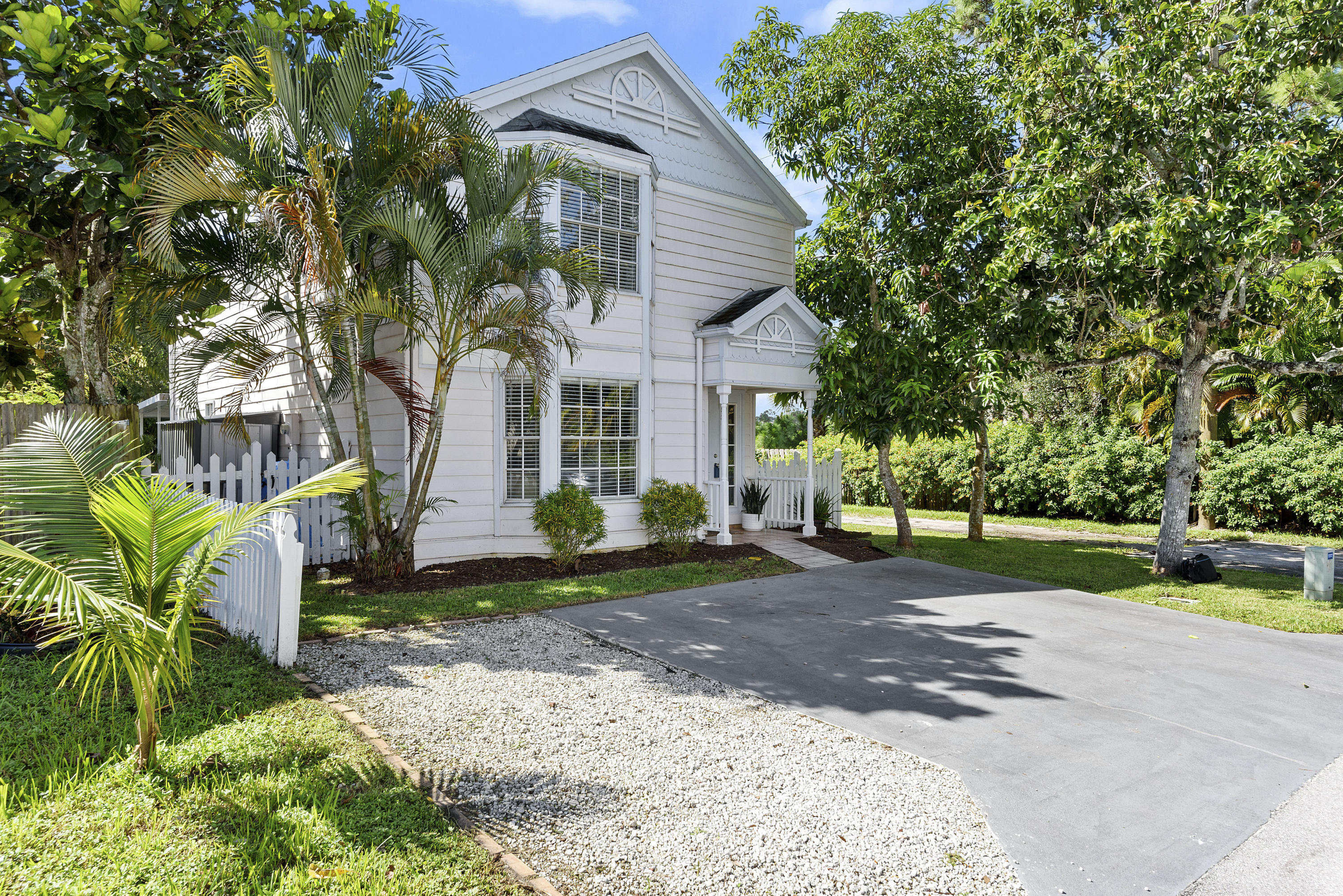 Property Photo: 5890 Dewberry Way FL 33415