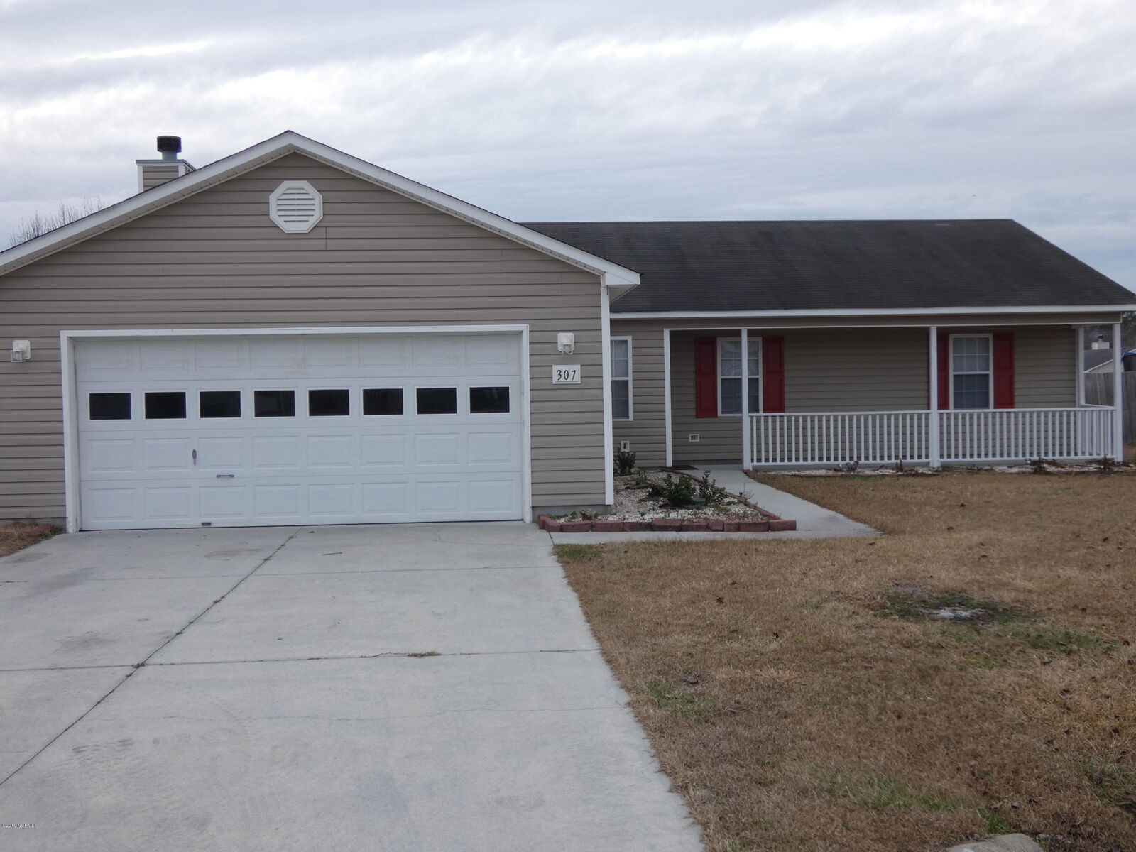 Property Photo:  307 Kenilworth Place  NC 28539 