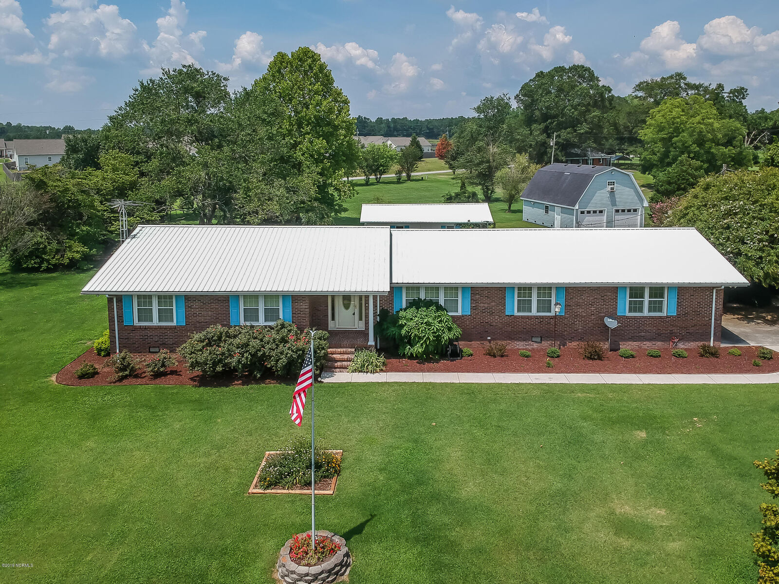 Property Photo: 690 Beulaville Highway NC 28574