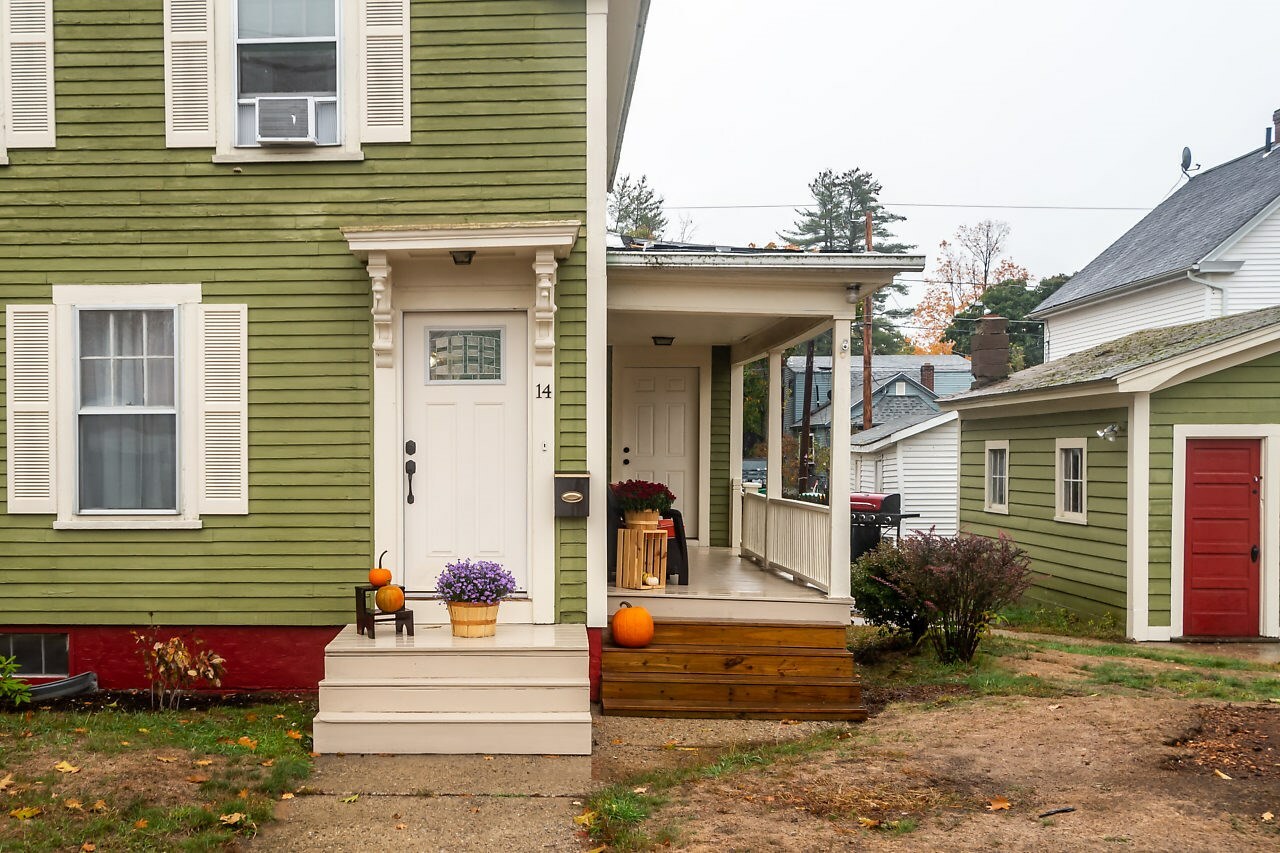 Property Photo:  14 Farrington Street  NH 03867 