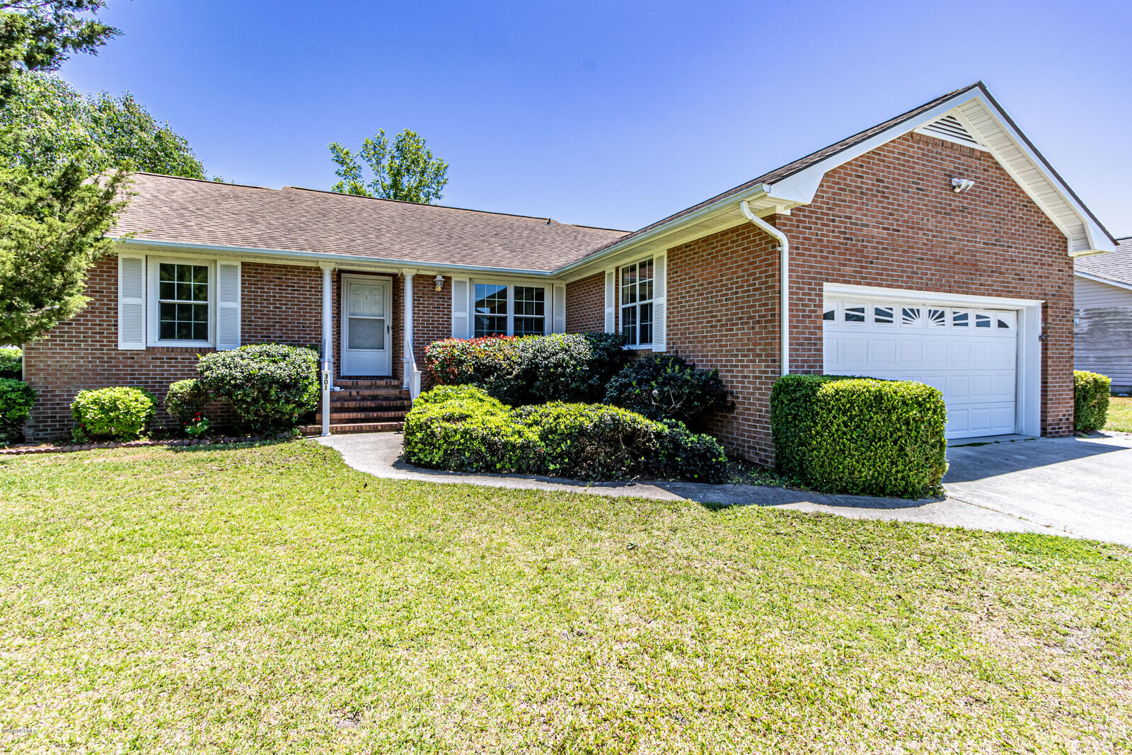Property Photo:  301 Whirlaway Boulevard  NC 28460 