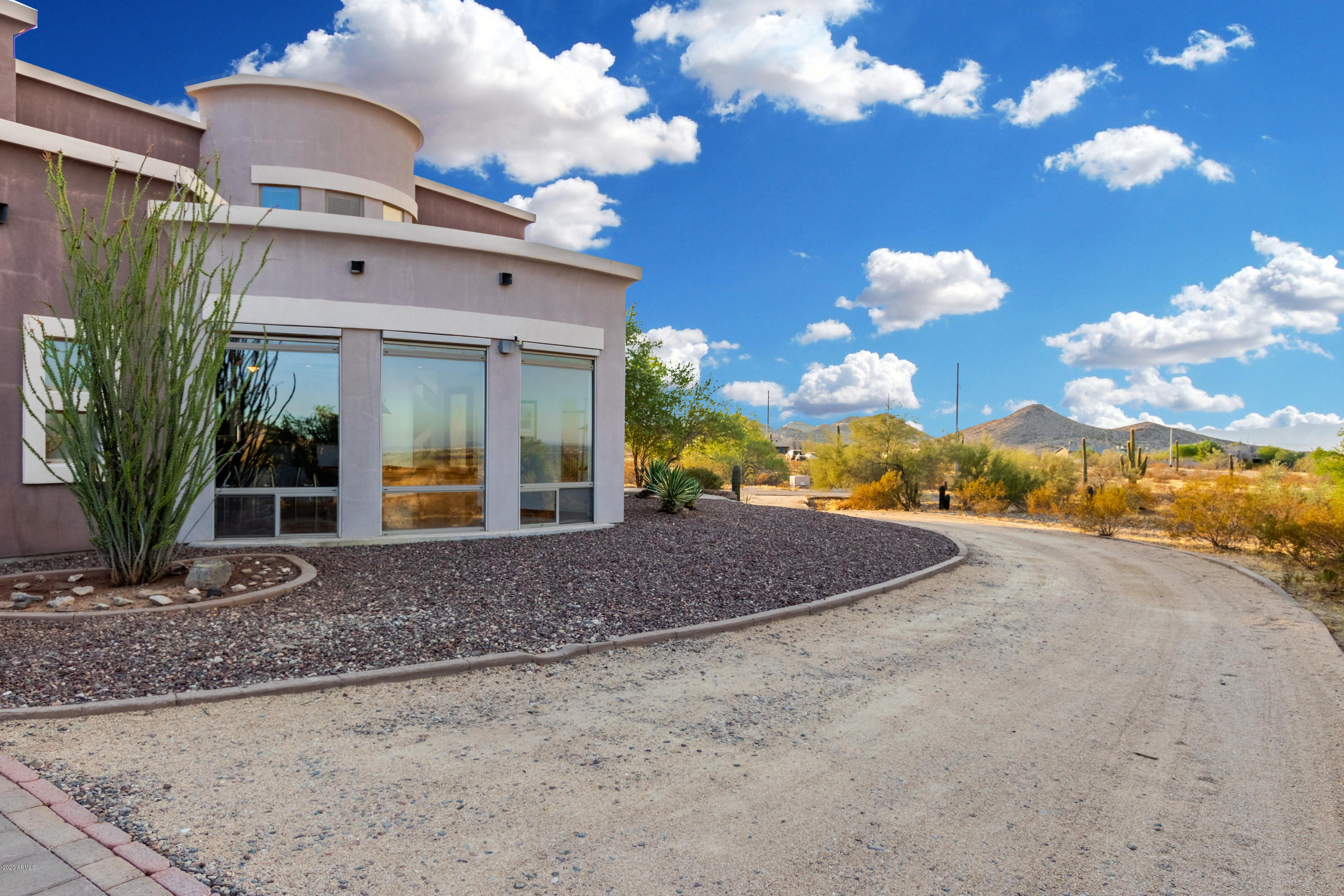 Property Photo:  8814 S Dysart Road  AZ 85338 