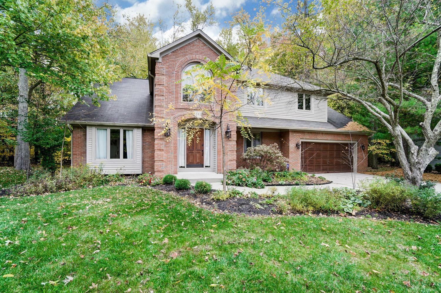 Property Photo: 244 Woodedge E Circle OH 43065