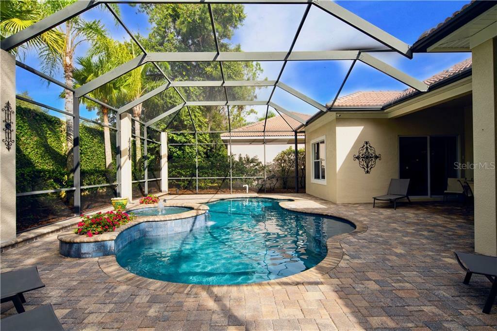 Property Photo:  16624 Sedona De Avila  FL 33613 