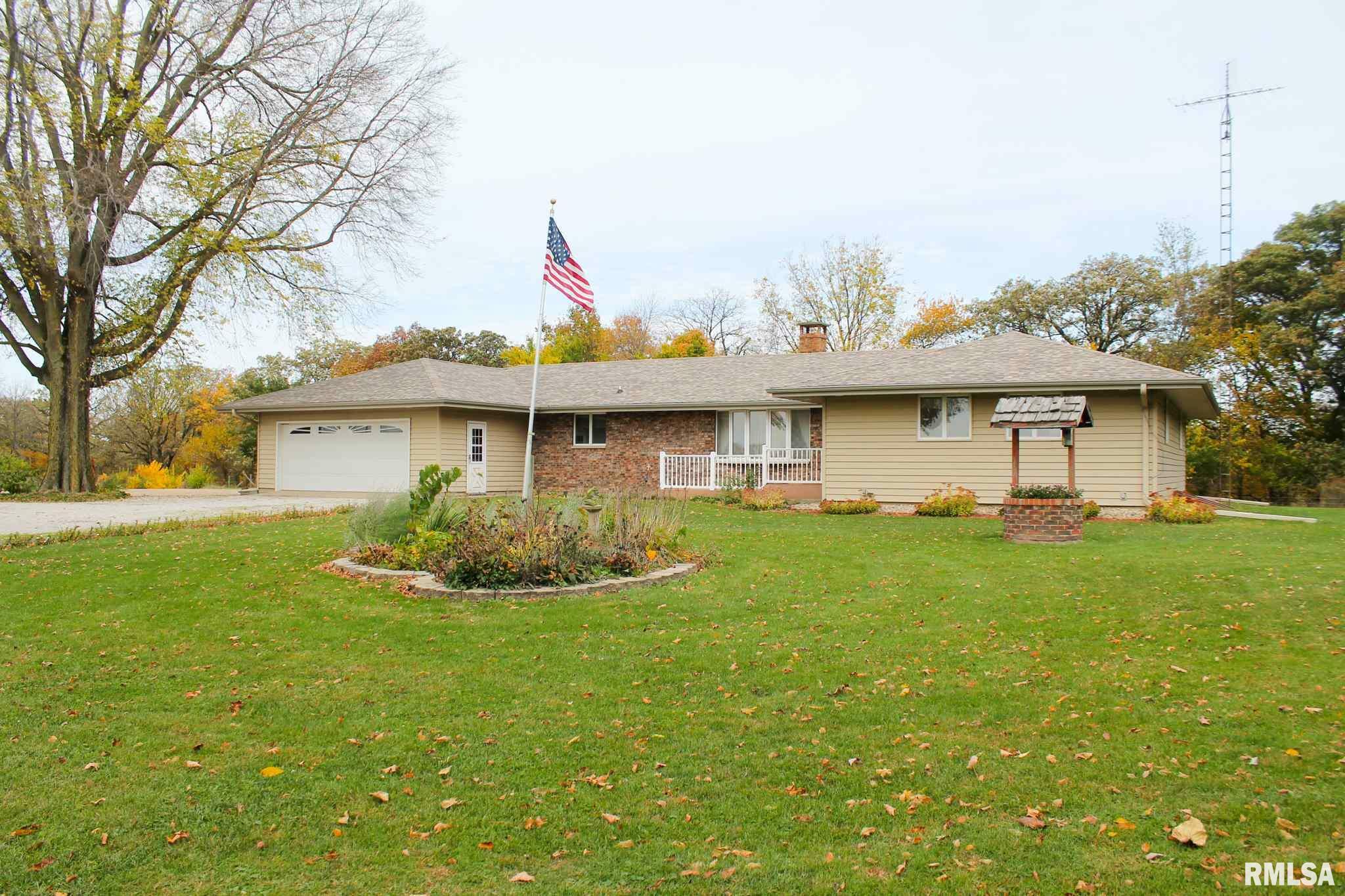 Property Photo:  1916 County Road 800 N  IL 61540-8956 