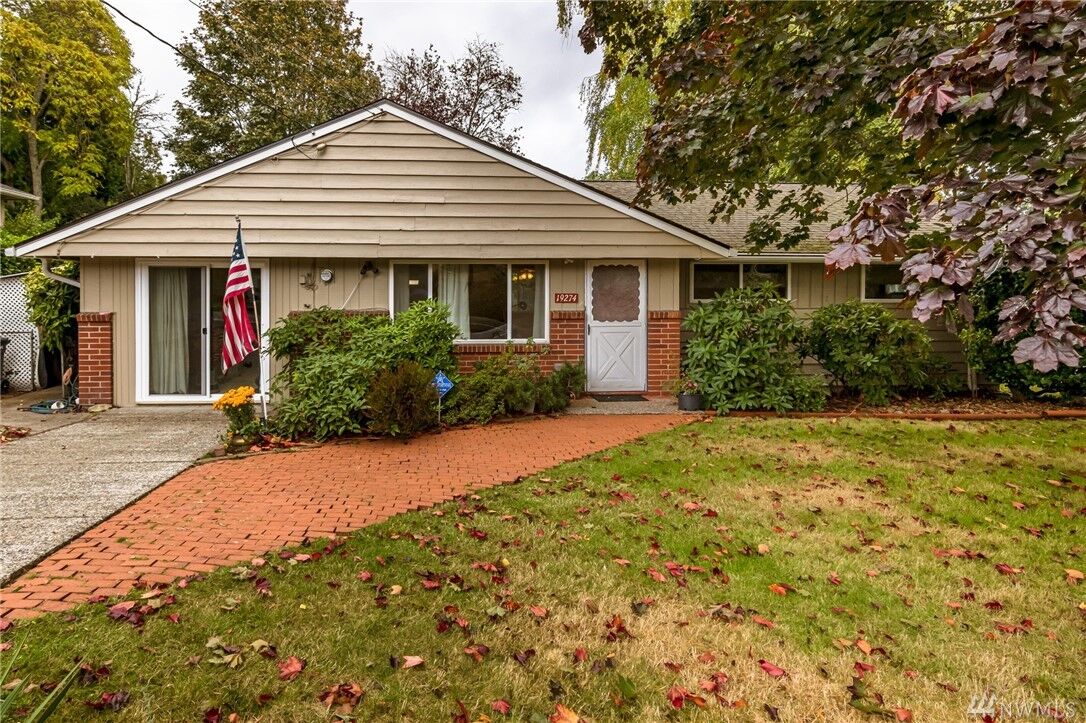 Property Photo:  19274 Occidental Ave S  WA 98148 