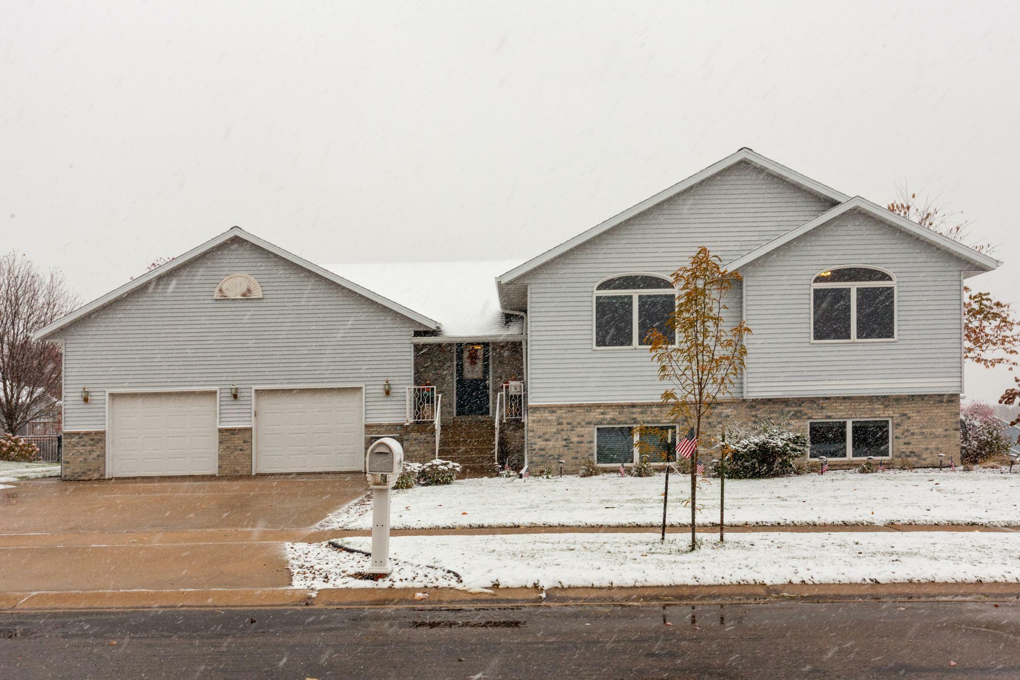 Property Photo:  1120 Golfers Court SE  MN 55904 