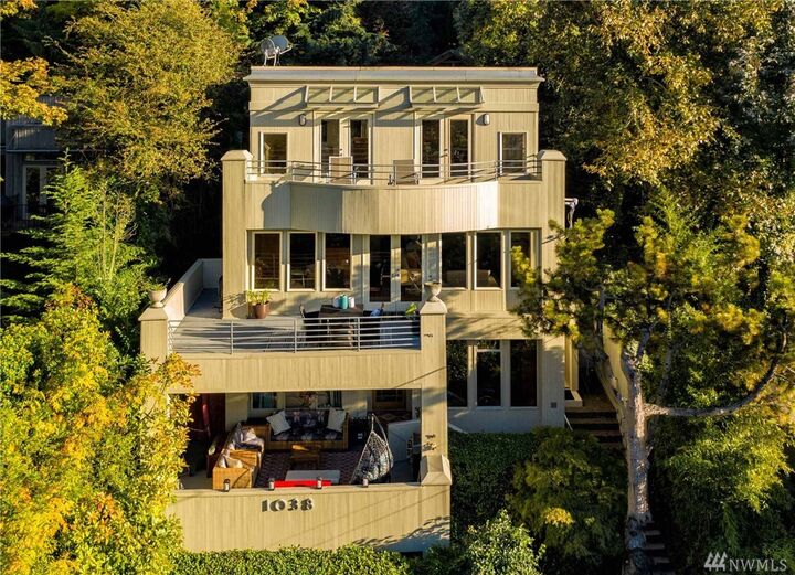 1038 Lakeview Blvd E  Seattle WA 98102 photo