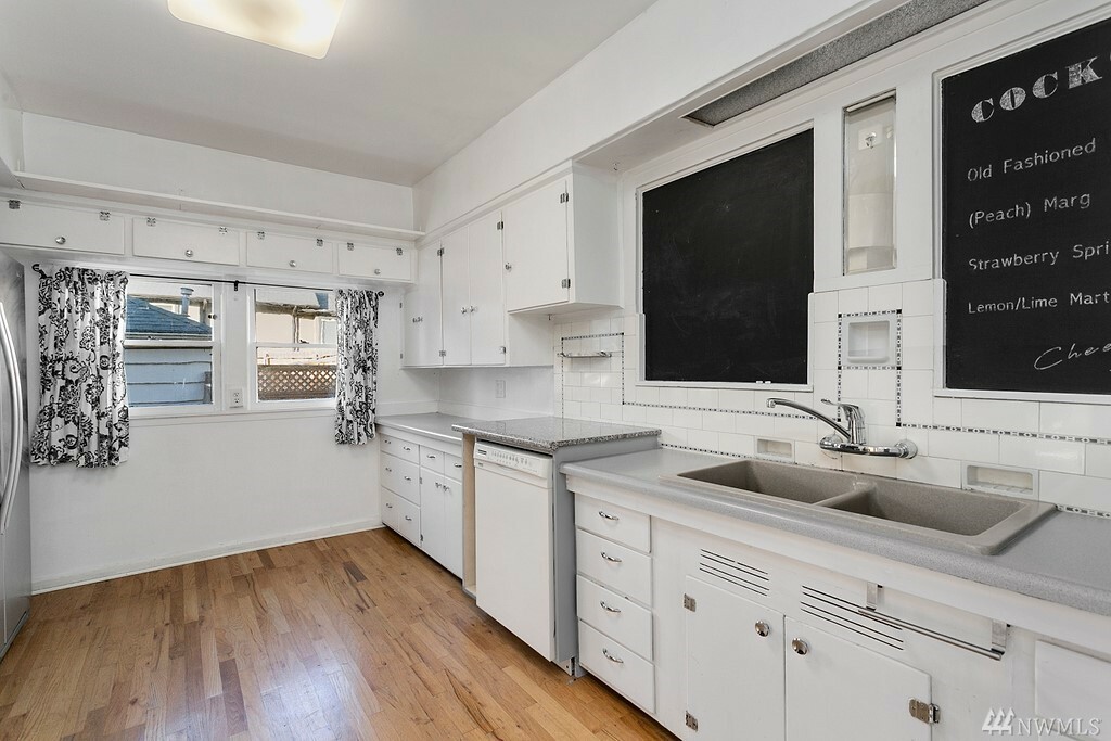 Property Photo: 3622 Densmore Ave N WA 98103