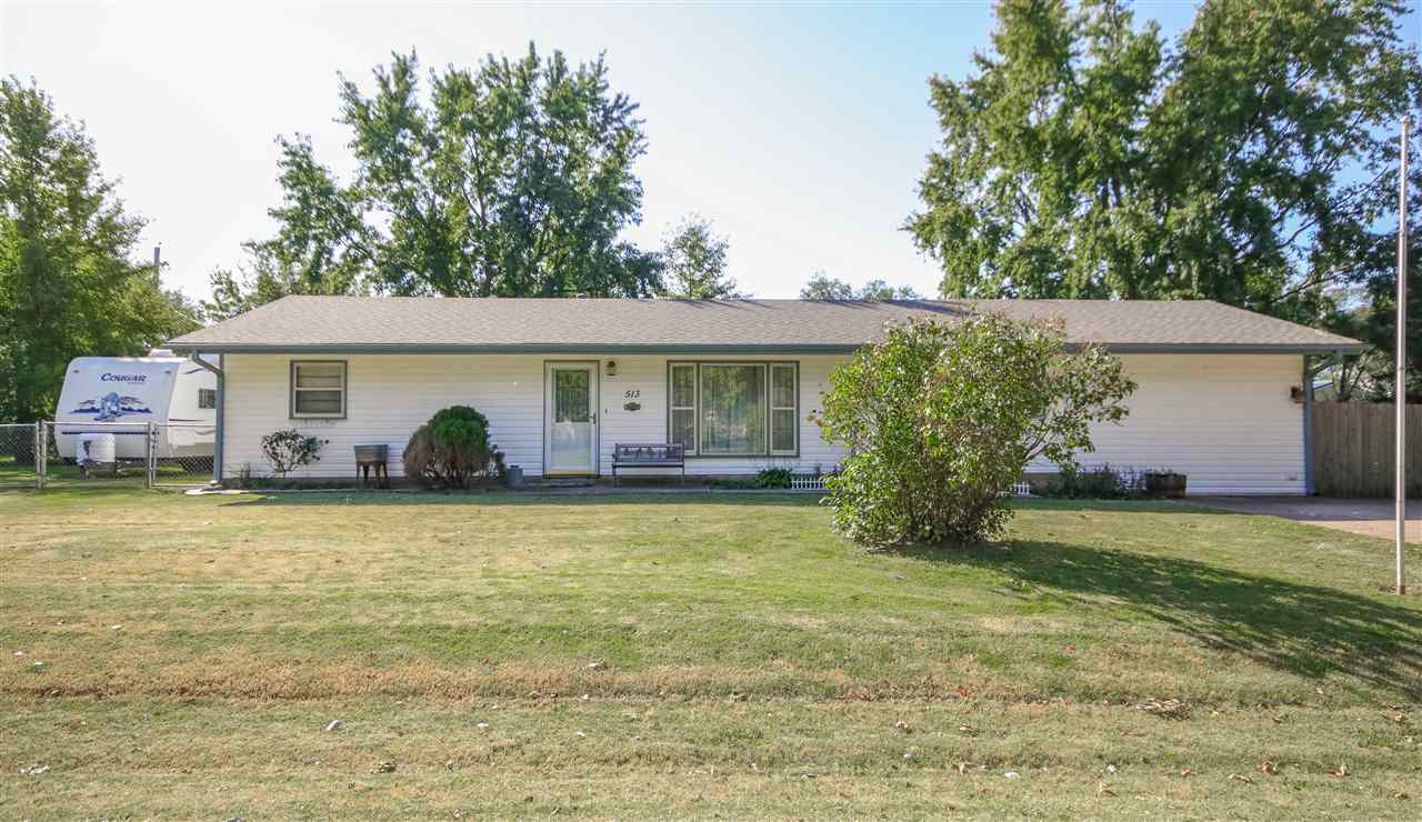 Property Photo:  513 W 1st St  KS 67146 