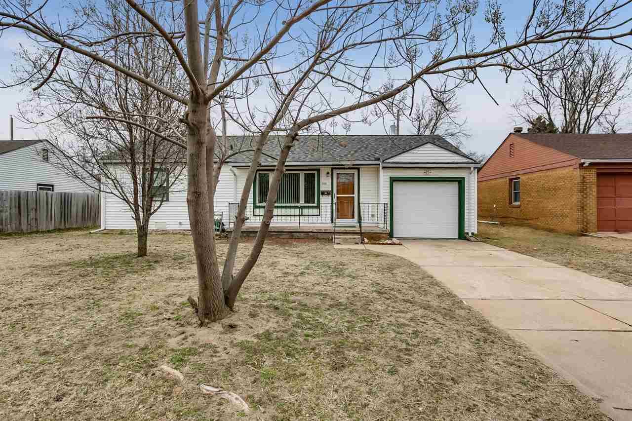 Property Photo: 1113 E Gidley St KS 67216