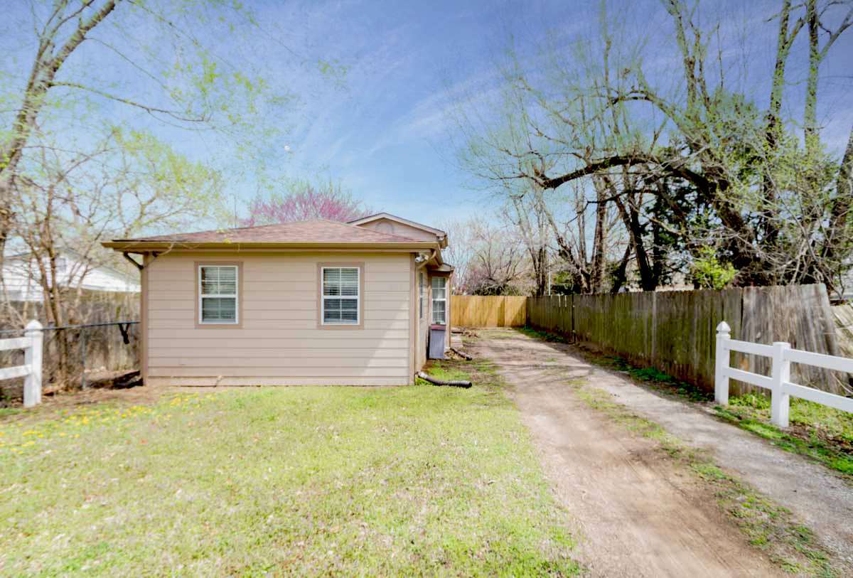 Property Photo: 320 S Khedive St KS 67101