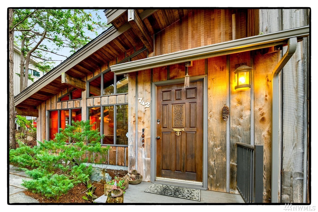 Property Photo: 742 Tillamuk Dr. WA 98257