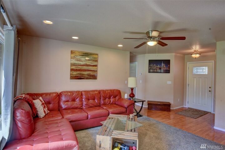 Property Photo:  1341 Park Ave E  WA 98589 