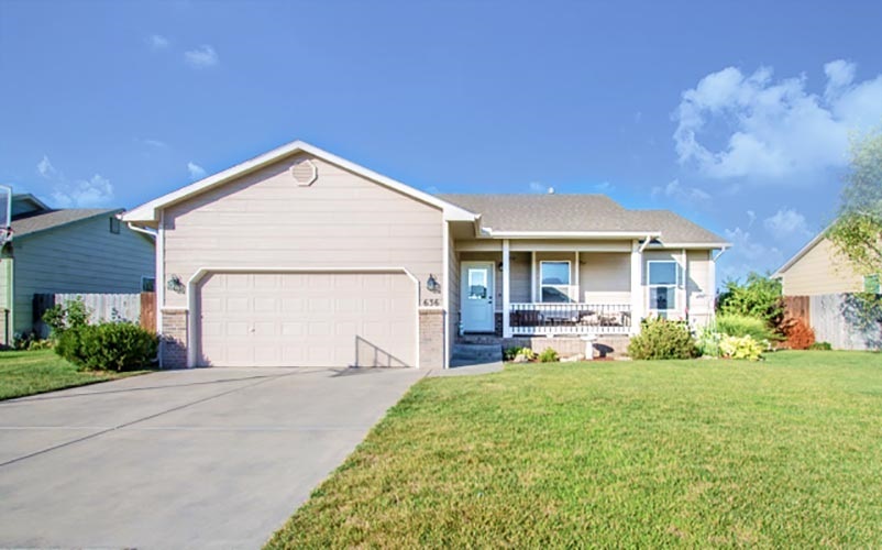 Property Photo: 636 S Longbranch Dr KS 67101