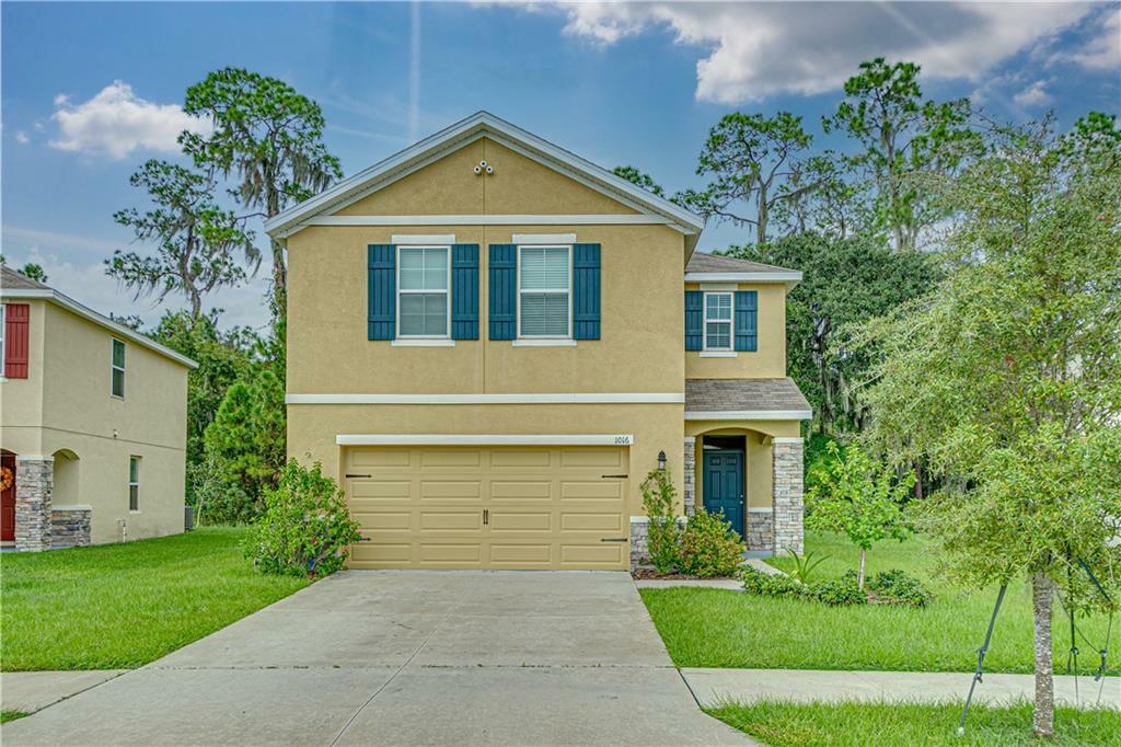 Property Photo:  1016 Ashentree Drive  FL 33563 