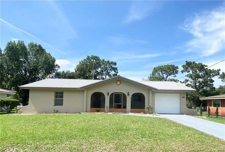 Property Photo: 708 Nola Street FL 34452