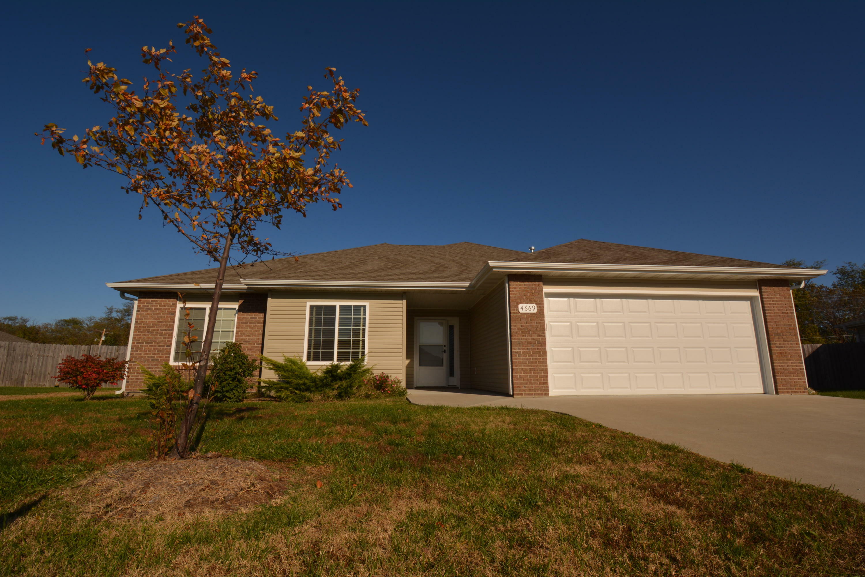 Property Photo: 4669 E Summerhill Dr MO 65202
