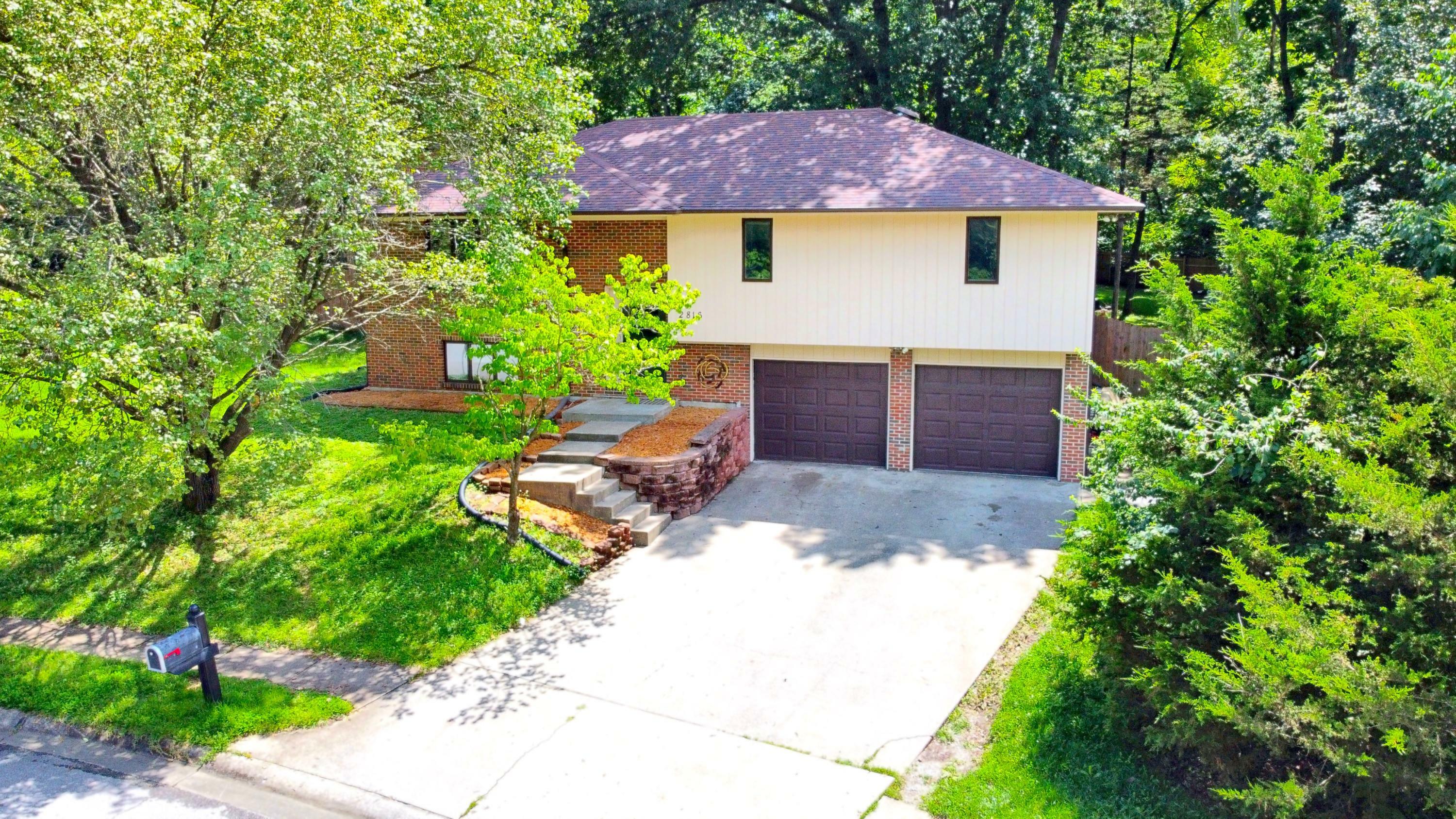 Property Photo:  2816 Pine Dr  MO 65202 