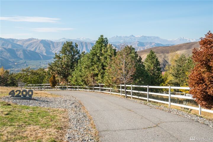 Property Photo:  4200 April Dr  WA 98801 