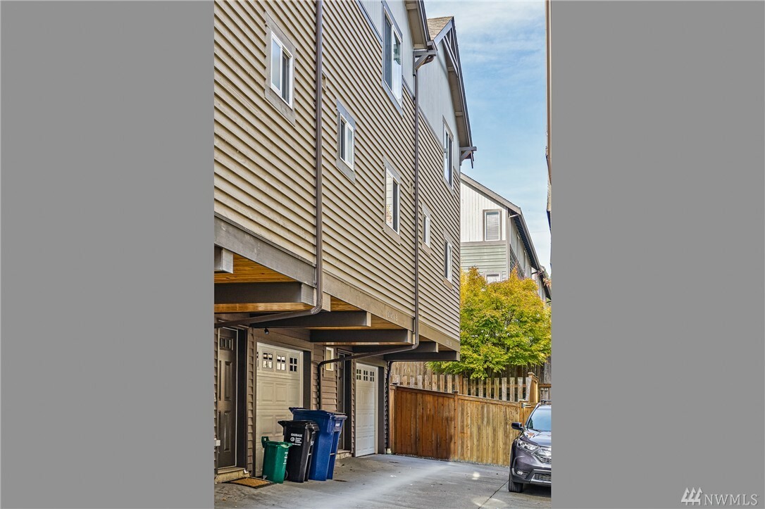 Property Photo:  2124 N 112th St A  WA 98133 