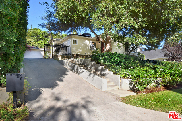 Property Photo:  4033 Benedict Canyon Dr  CA 91423 