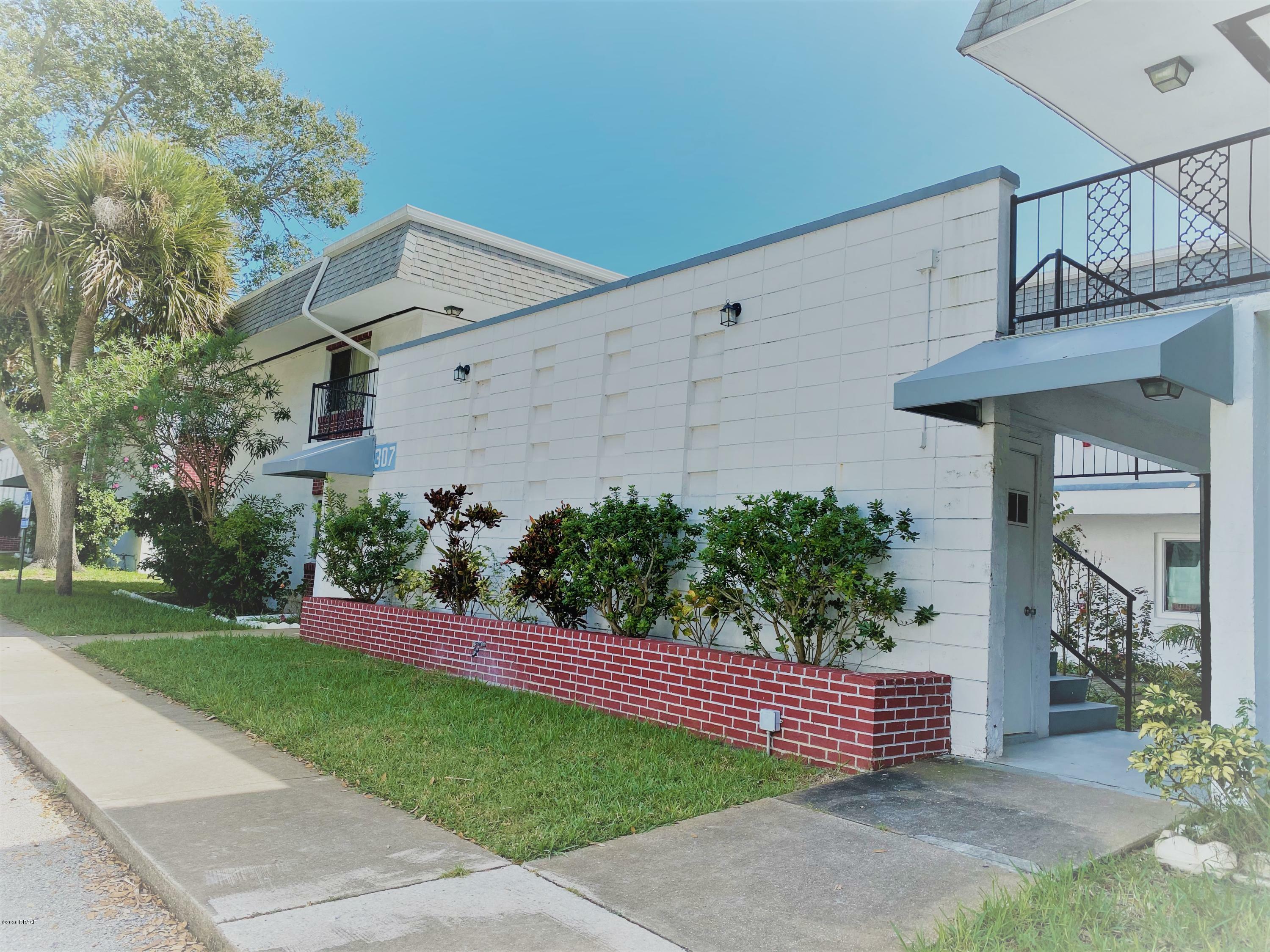 Property Photo:  307 Ridge Boulevard  FL 32119 