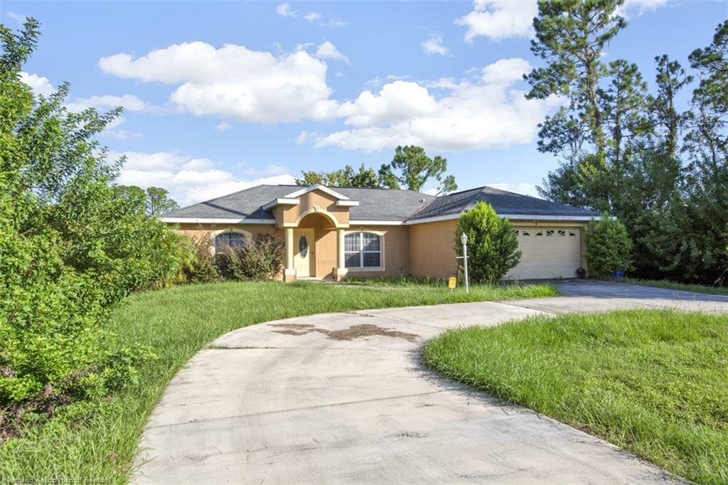 Property Photo:  407 Memorial Drive  FL 33870 