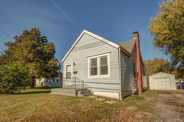 Property Photo: 1811 East B 62221