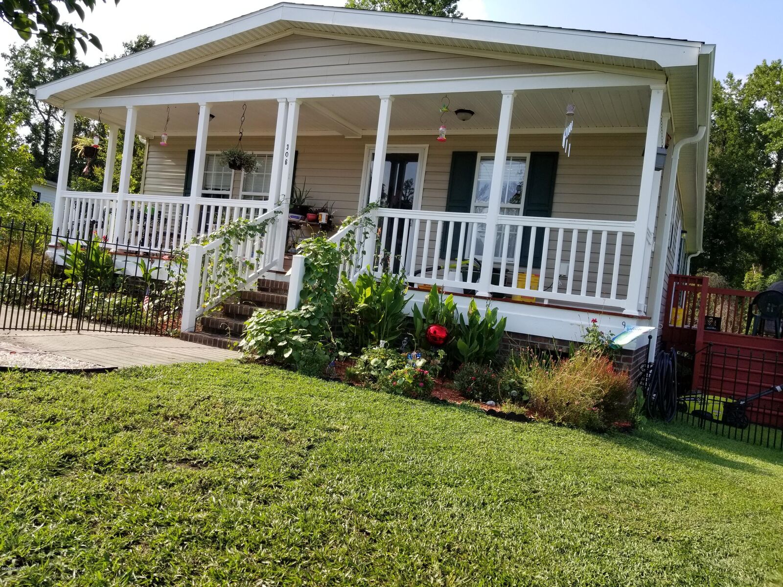 Property Photo:  306 Shipmans Pike  NC 28546 