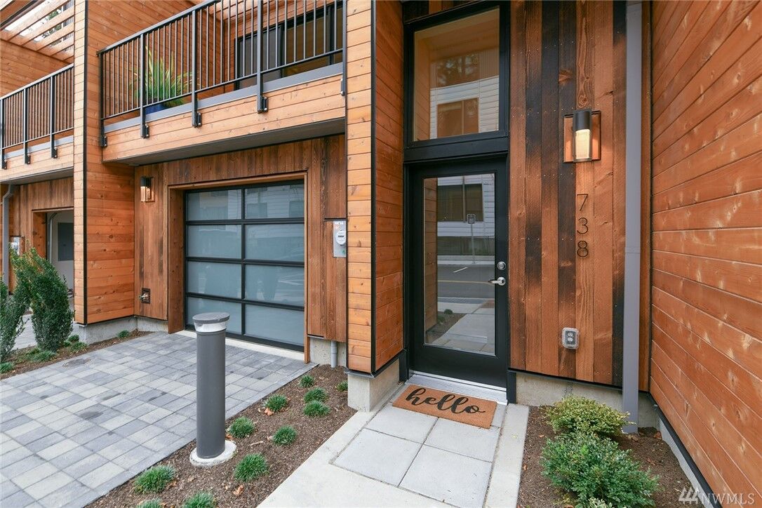 Property Photo:  738 Hanami Lane NE  WA 98110 