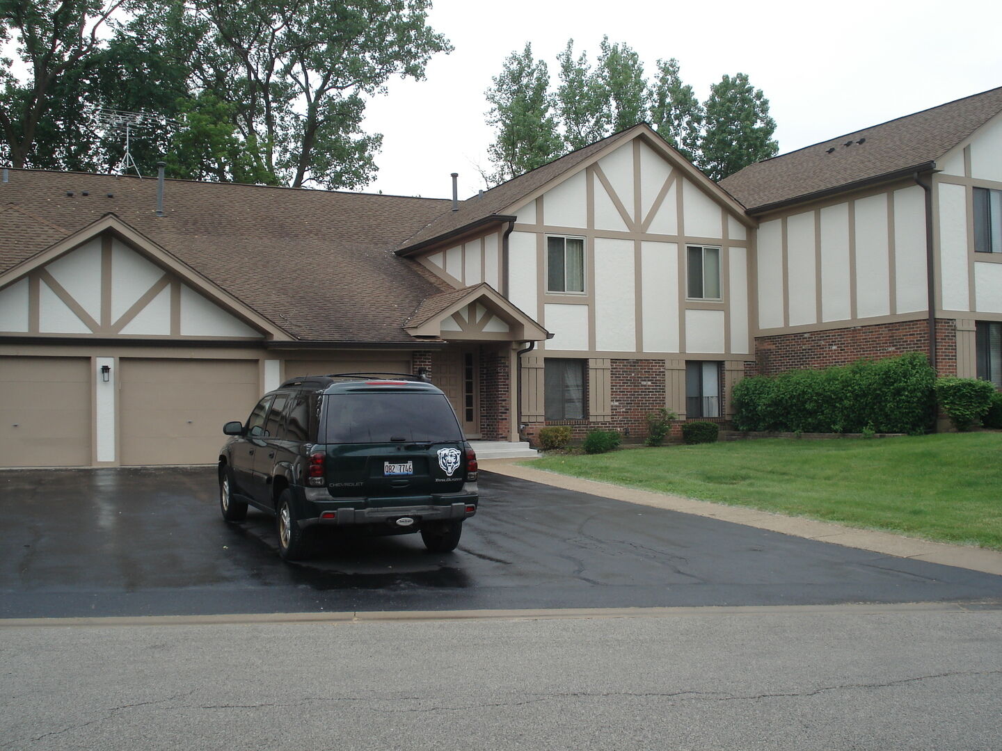 Property Photo:  901 Knottingham Drive 2bl  IL 60193 