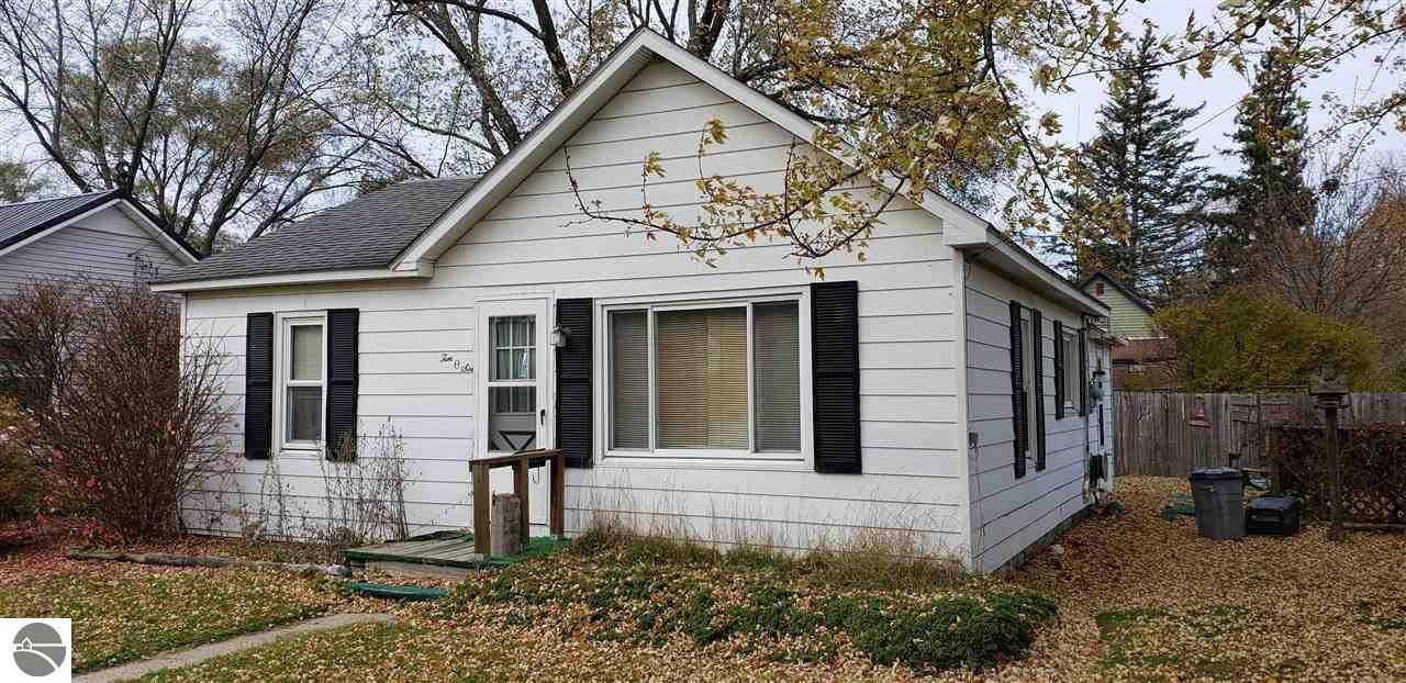 Property Photo:  1006 Pennsylvania Street  MI 48858 