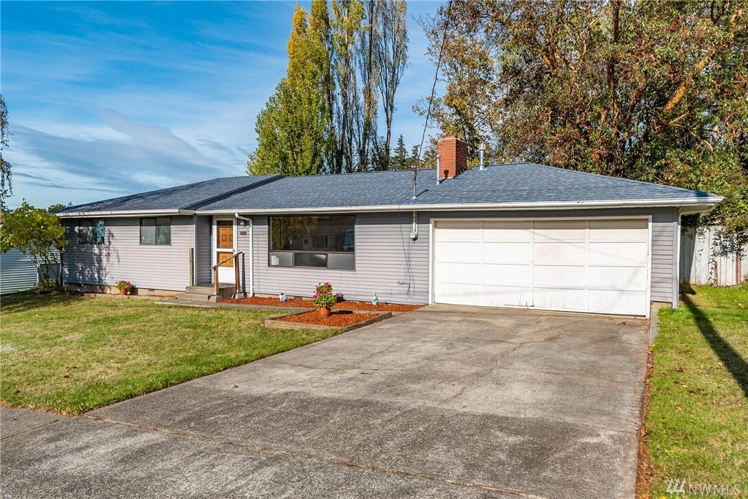 Property Photo: 1682 NE 9th Ave WA 98277