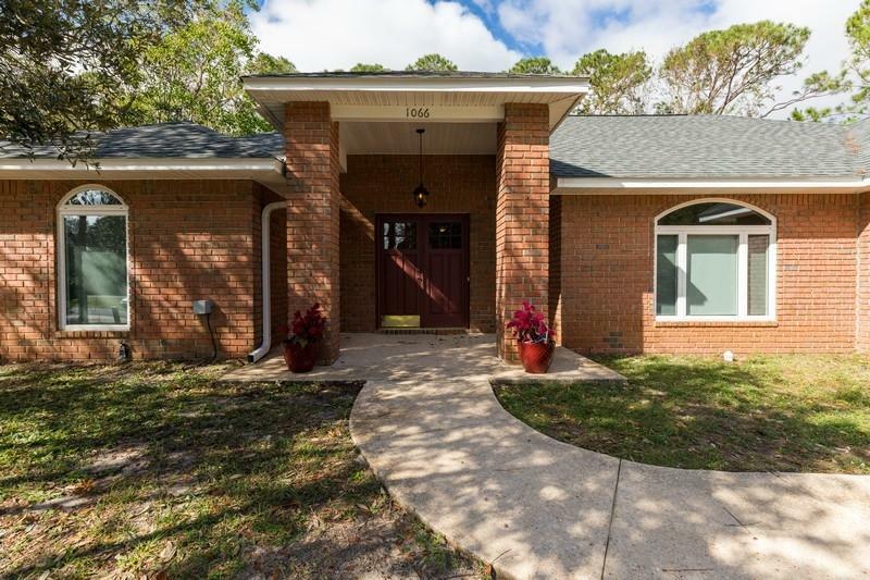 Property Photo:  1066 Woodlore Circle  FL 32563 